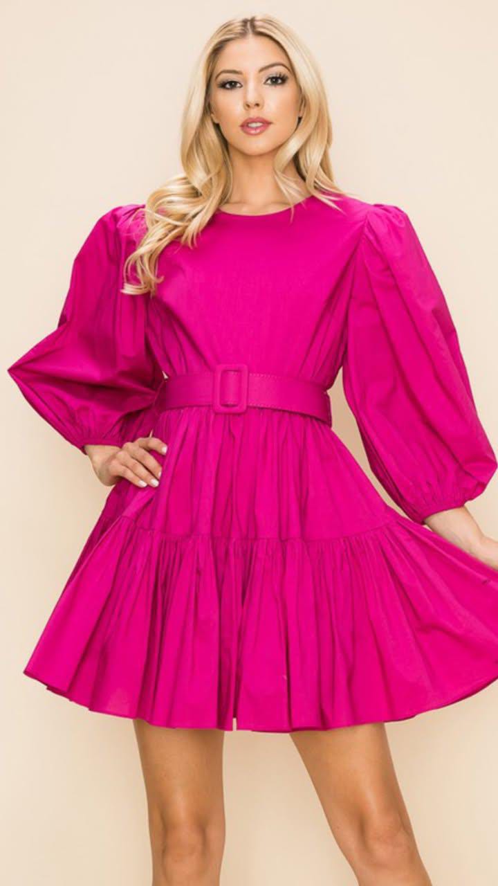VESTIDO CORTO FUCSIA CON CINTURÓN