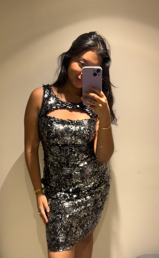 VESTIDO NEGRO CORTO BRILLO